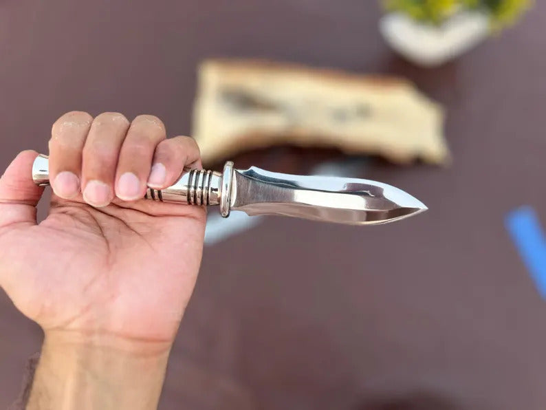 Premium Carbon Steel Tri|Dagger with Round Handle